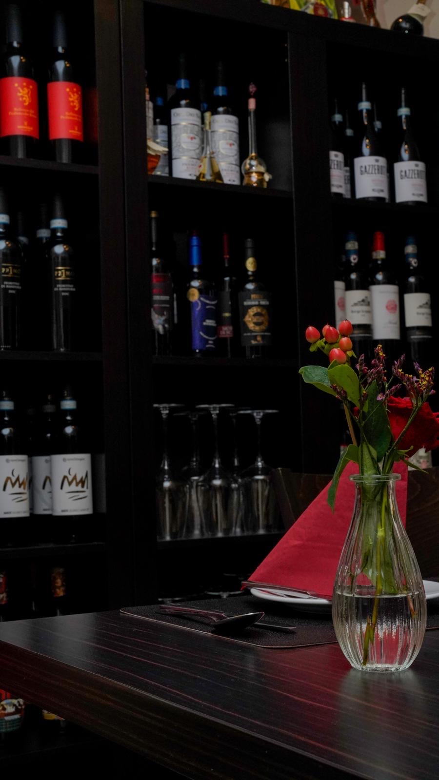 Auswahl italienischer Weine im Gallo Nero